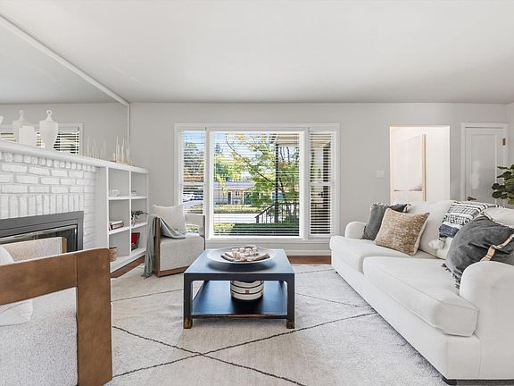 3rd image of 52 Coloma Way