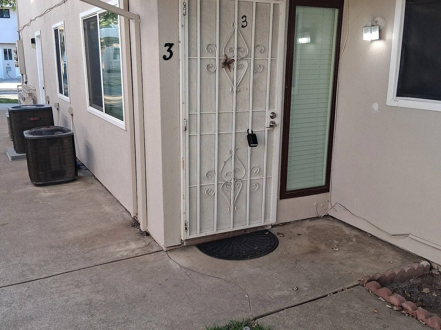 2 bed, 860 sqft, $1,800 — Photo 1