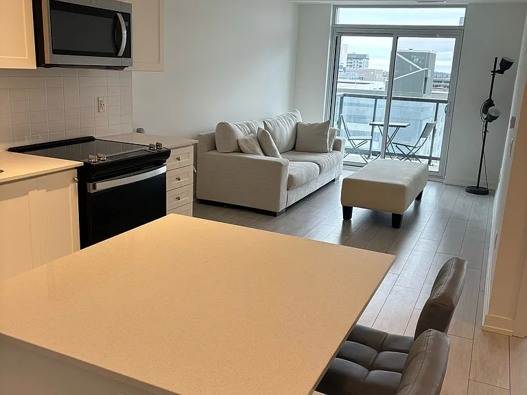 55 Duke St W #606 — Photo 1