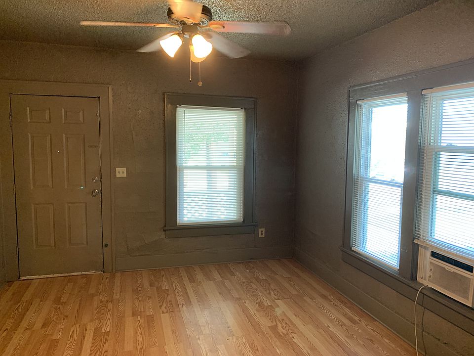 Living Room w/walk-in closet