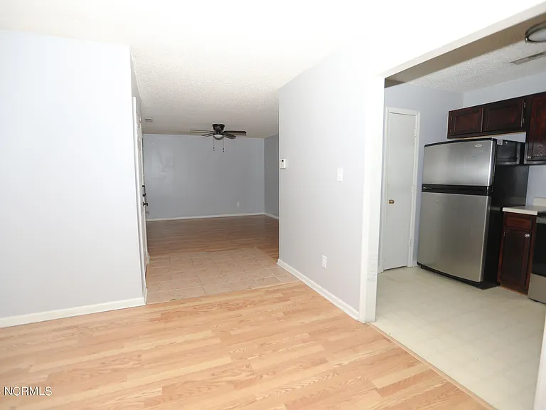 621 S Hampton Dr — Photo 4