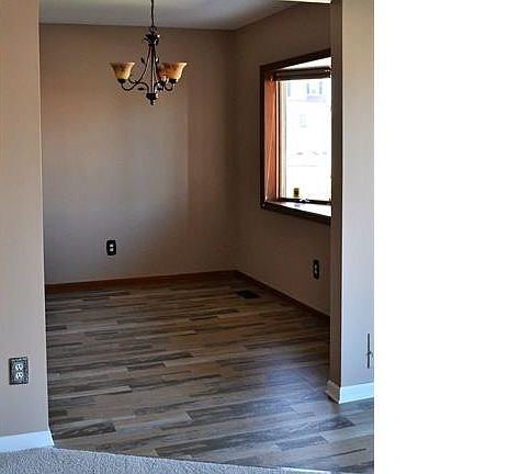 4th image of 327 Heritage Way