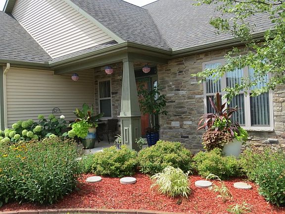 3rd image of 175 Palomino Ln