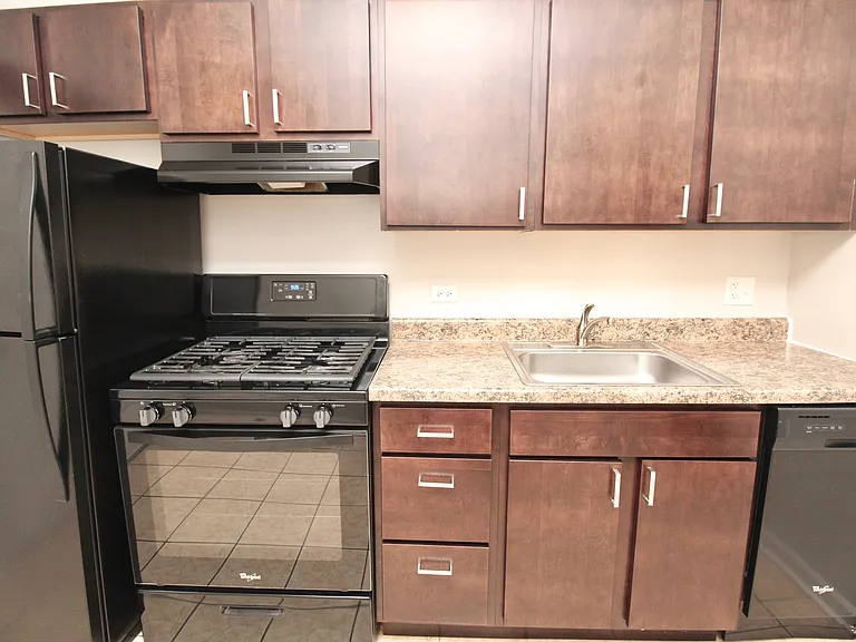 1350 W Argyle St #2N — Photo 3