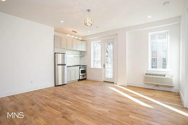 Rented by MNS Marketing | media 20