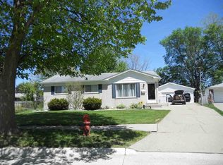 33674 Klein Ct, Fraser, MI 48026