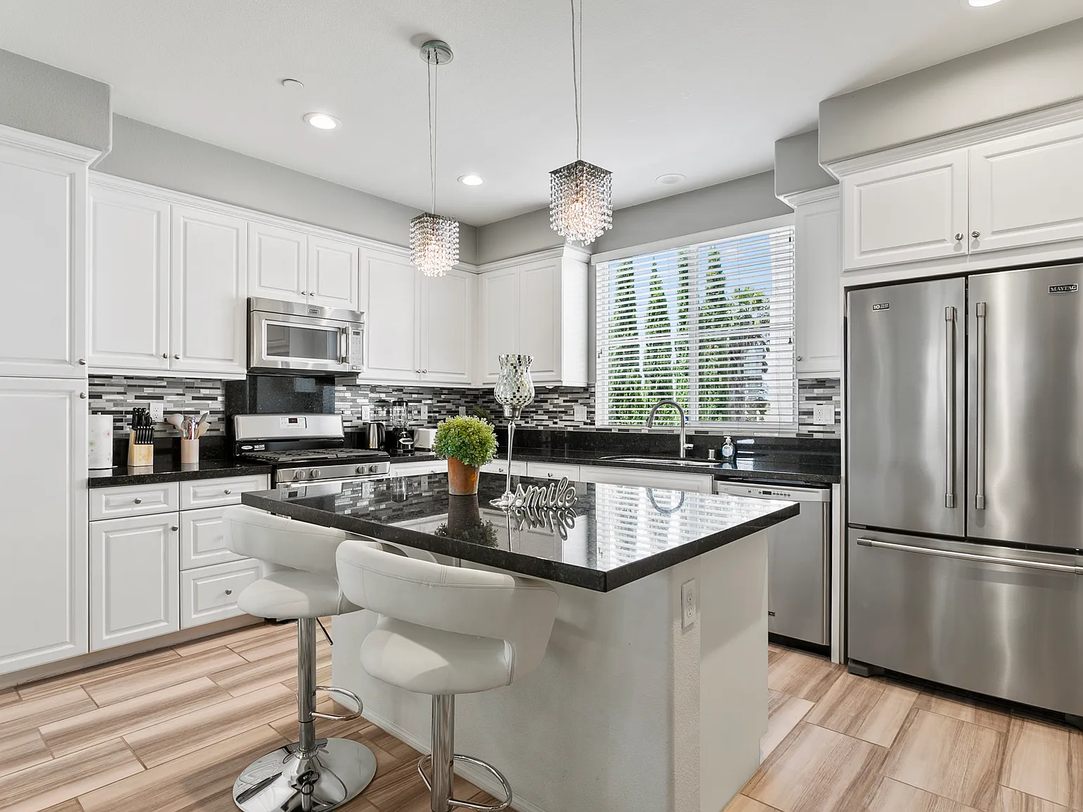 3 bed, 2.5 bath, 1668 sqft, $6,000 — Photo 3