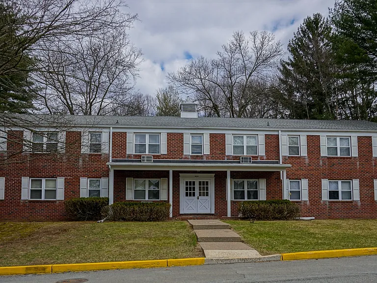 404 Woodcliff Ave — Photo 1