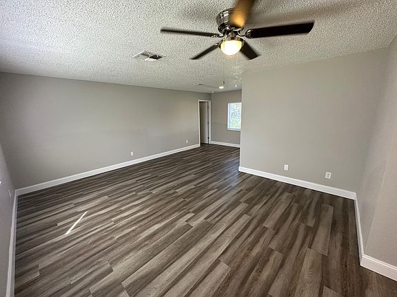 4th image of 1819 Carlton Dr
