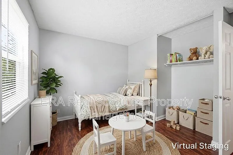 4 bed, 1.5 bath, 1288 sqft, $1,900 — Photo 4