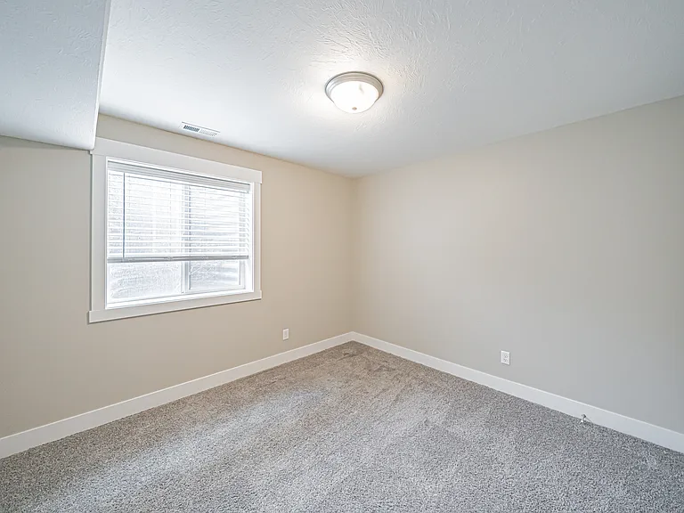 2896 Blackwood — Photo 32