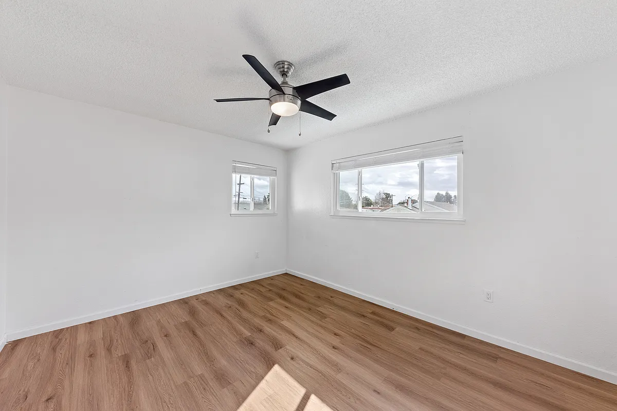 Building Photo - 15565 Tracy St #5
