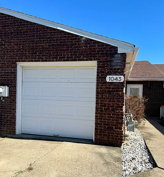 1043 Cranston Dr — Photo 1