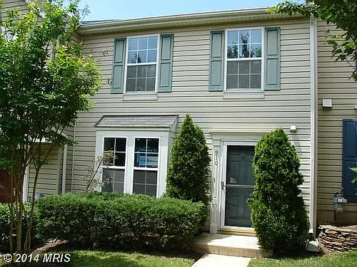 910 Jessicas Ln Photo 1
