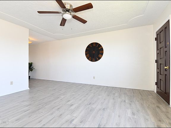5th image of 1019 N Clark Dr