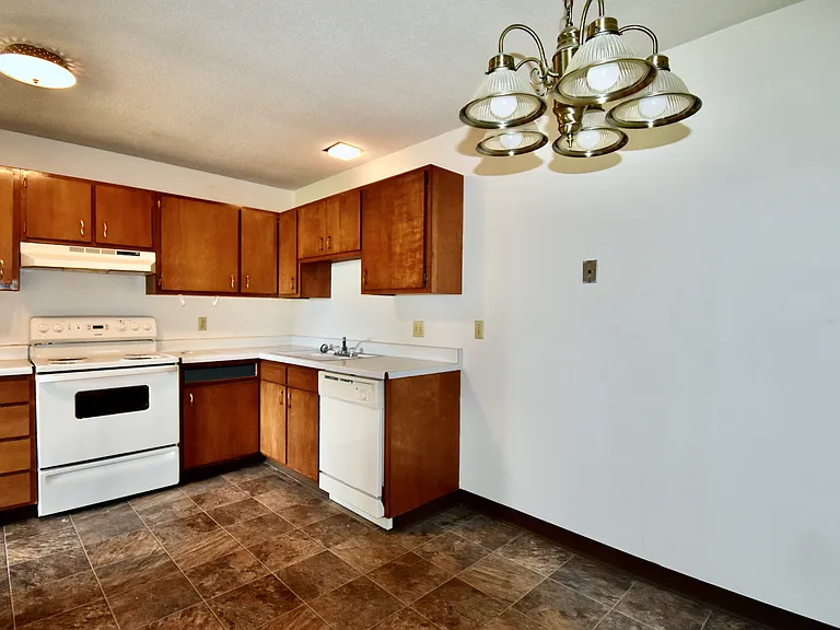 102 5th St E #12 — Photo 6