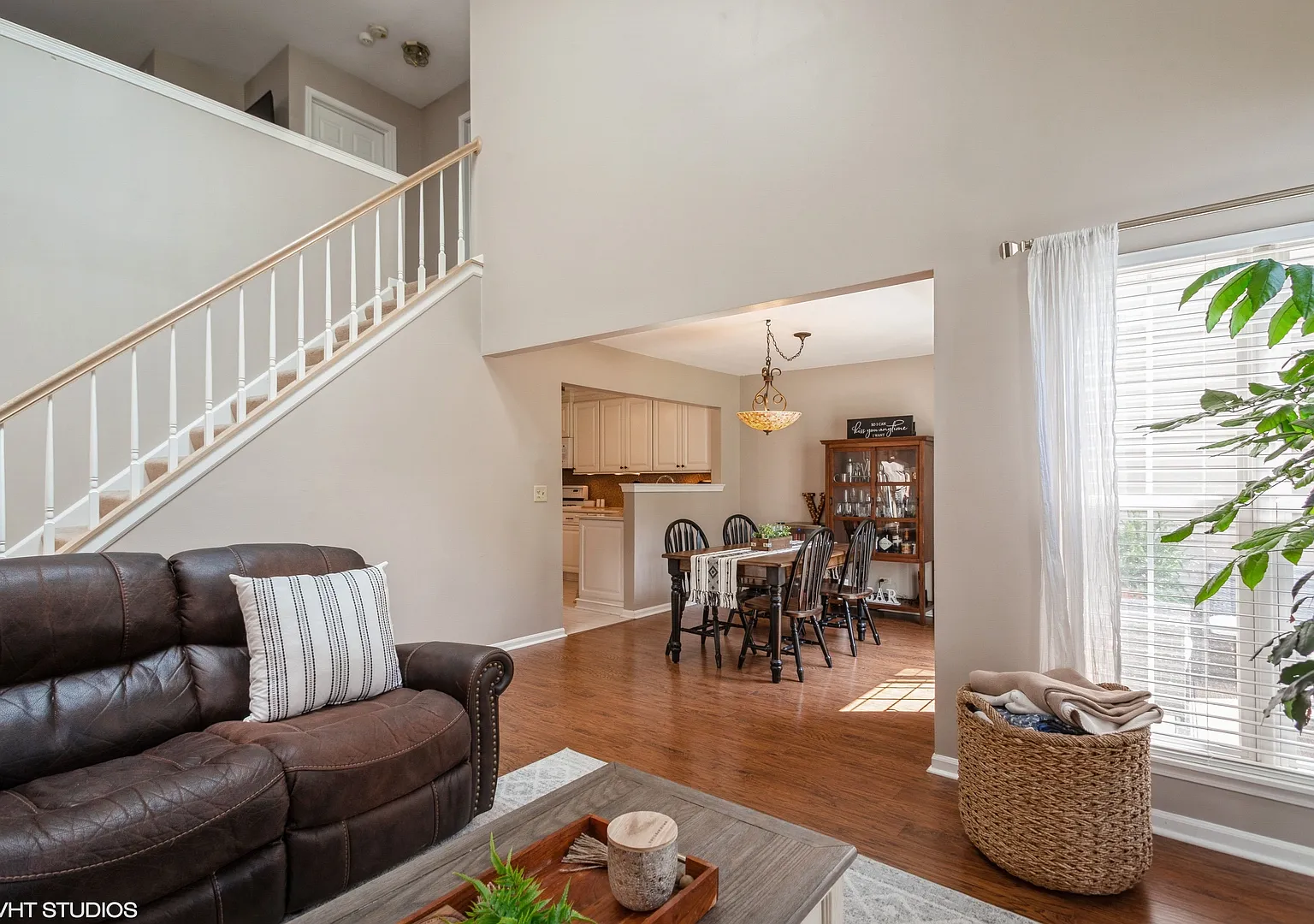 2 bed, 2.5 bath, 1800 sqft, $3,100 — Photo 4