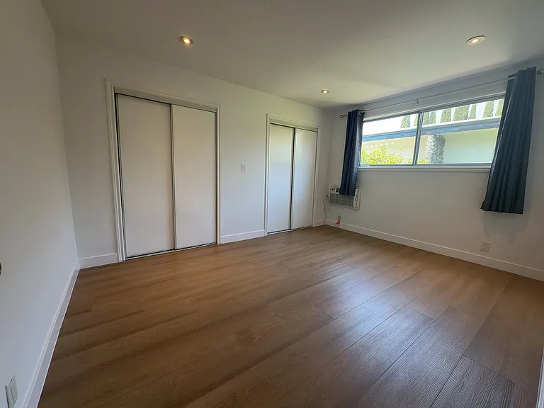 735 N Sycamore Ave #18 — Photo 6