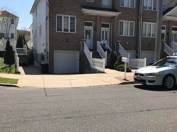 2nd image of 216 Sneden Ave
