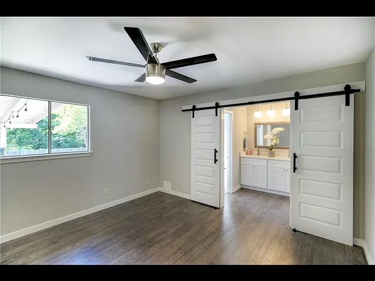 8200 Grayledge Dr — Photo 11