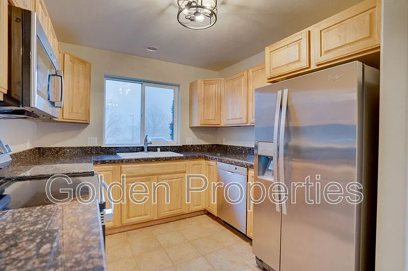3 bed, 3.5 bath, 1959 sqft, $2,595 — Photo 4