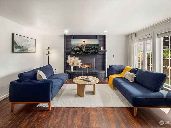 4th image of 5039 N Whitman Street
