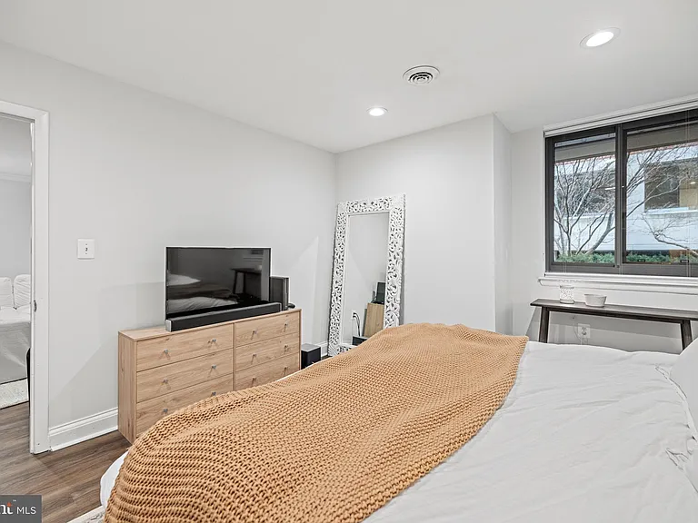 1001 N Vermont St #105 — Photo 20