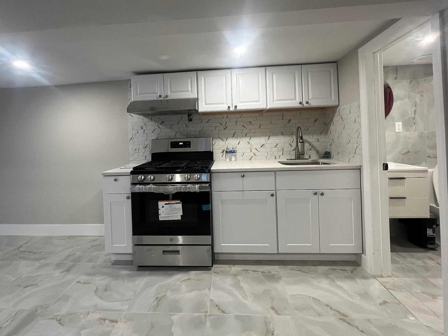 Studio, 500 sqft, $1,800 — Photo 4