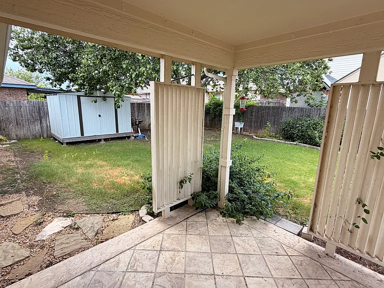 220 Memory Dr — Photo 2
