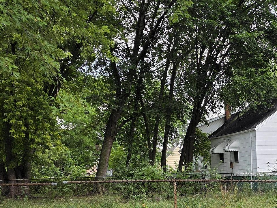 2nd image of 18911 Riverview St