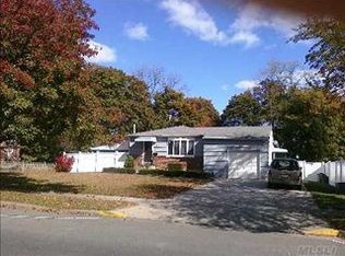 560 S Wellwood Ave, Lindenhurst, NY 11757