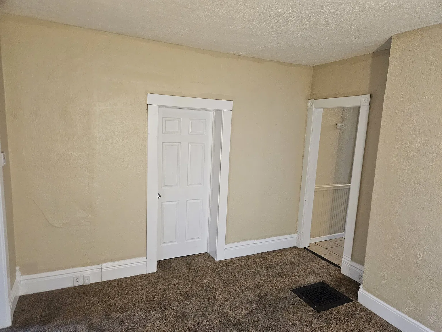 3 bed, 800 sqft, $925 — Photo 3