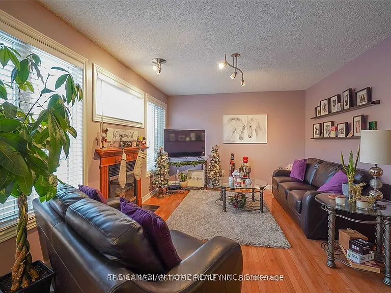 2089 Meadowgate Blvd — Photo 4