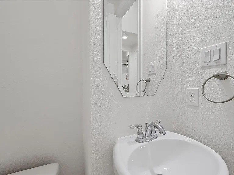 6515 Sterling Shores Ln — Photo 10