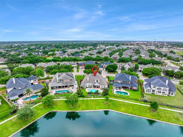 8710 Hollow Banks Ln, Houston, TX 77095