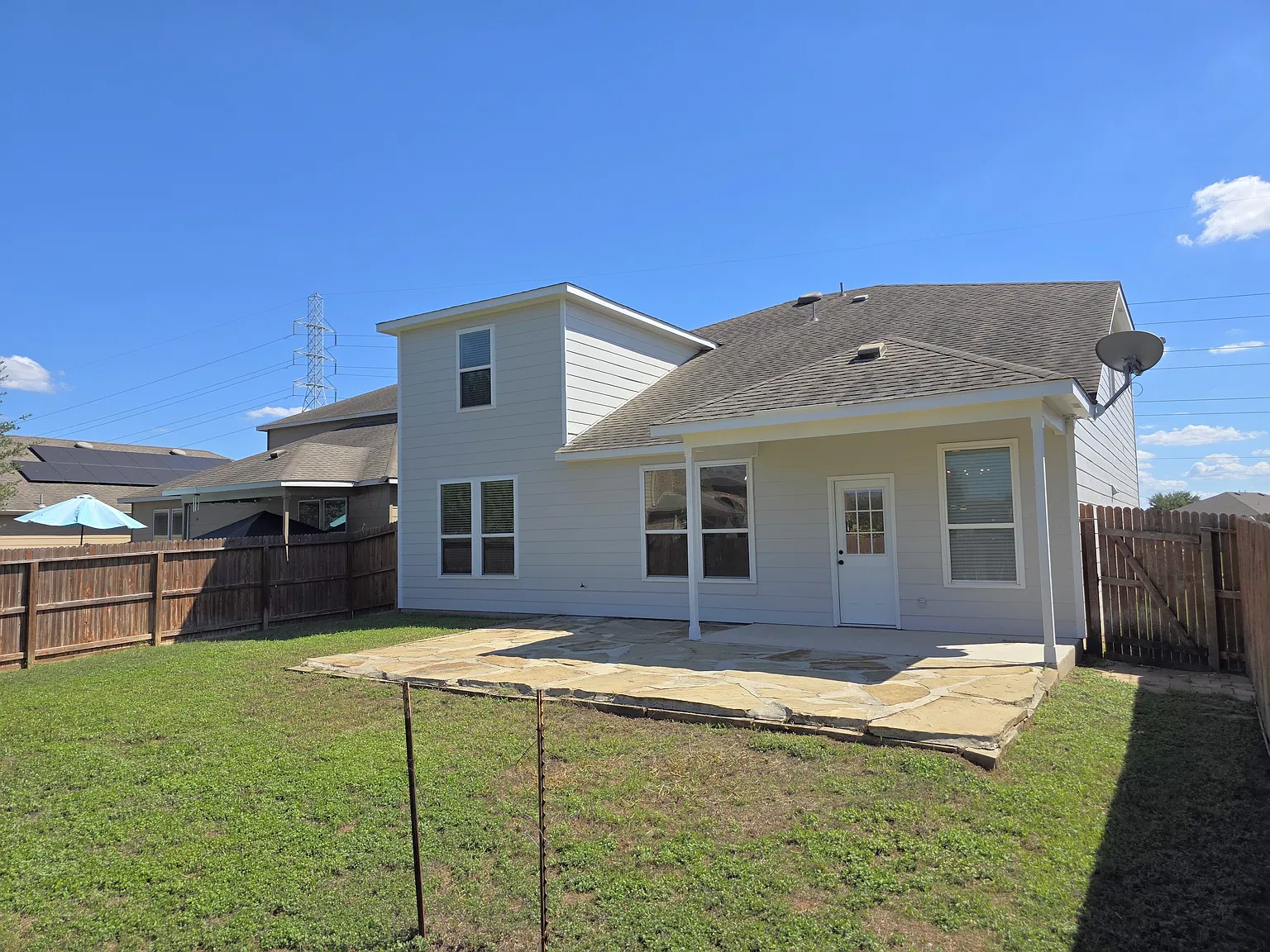6 bed, 3004 sqft, $2,795 — Photo 3
