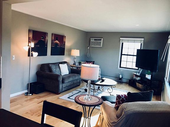 4th image of 3215 Pillsbury Ave #106