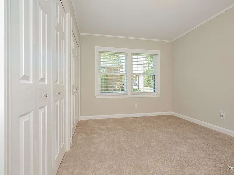 709 Huntington Dr — Photo 10