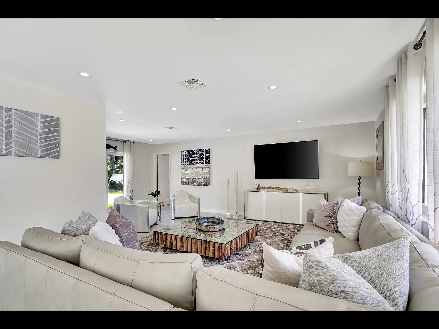 3 bed, 1824 sqft, $6,700 — Photo 4
