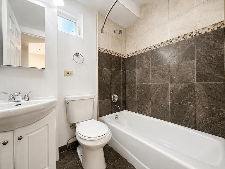 401 E 68th St #Penthouse 2 — Photo 18