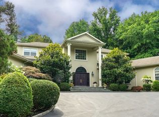 406 Duck Pond Rd, Matinecock, NY 11560