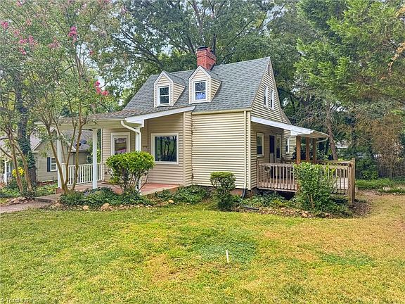 2nd image of 509 College St