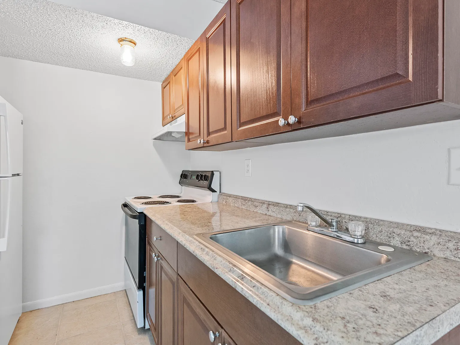 1 bed, 1.0 bath, 600 sqft, $1,550 — Photo 2