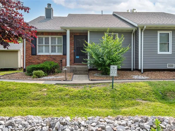 300 Pine Lake Rd APT 20, Collinsville, IL 62234