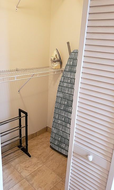 Walk in Master Front house A