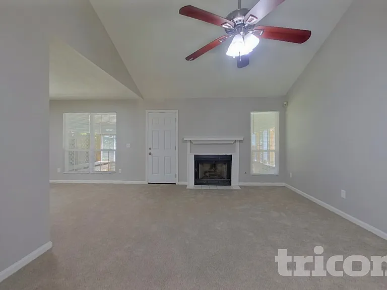 3495 Baroney Ln SW — Photo 3