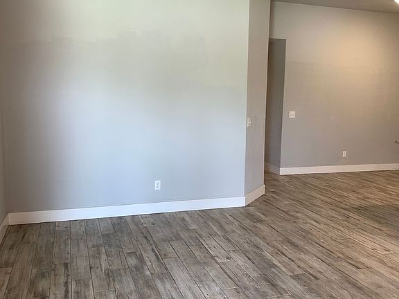 2nd image of 200 Woodbriar Rd