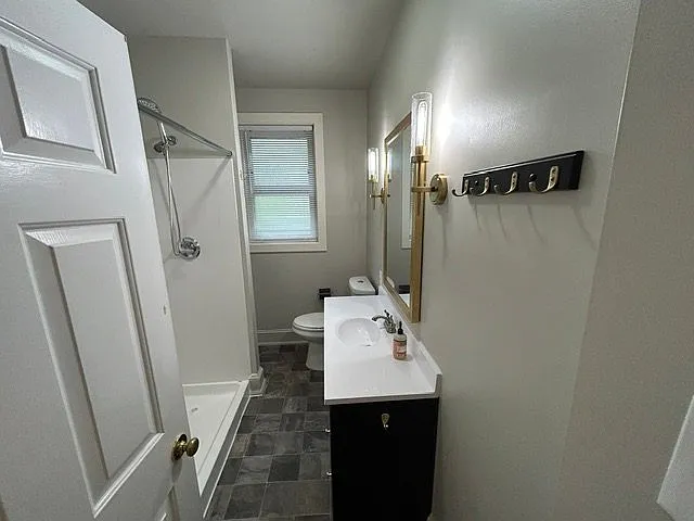 231 W 14th St #1 — Photo 11