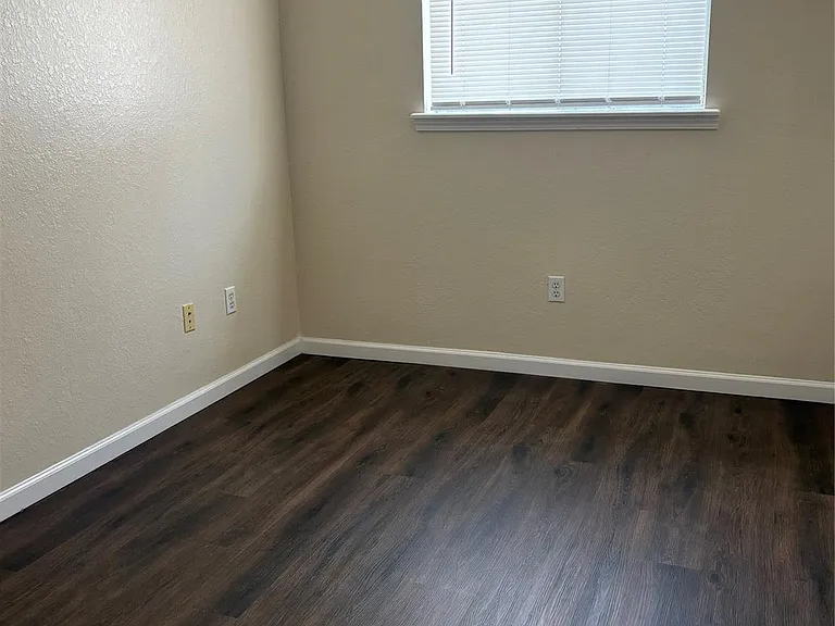 101 E Hospital Dr #1 — Photo 14