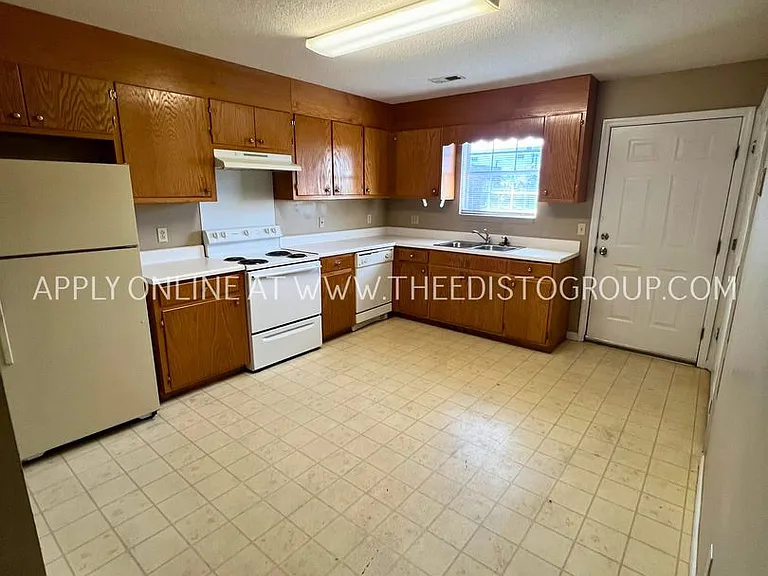1031-1091 Fairfield St NE — Photo 10